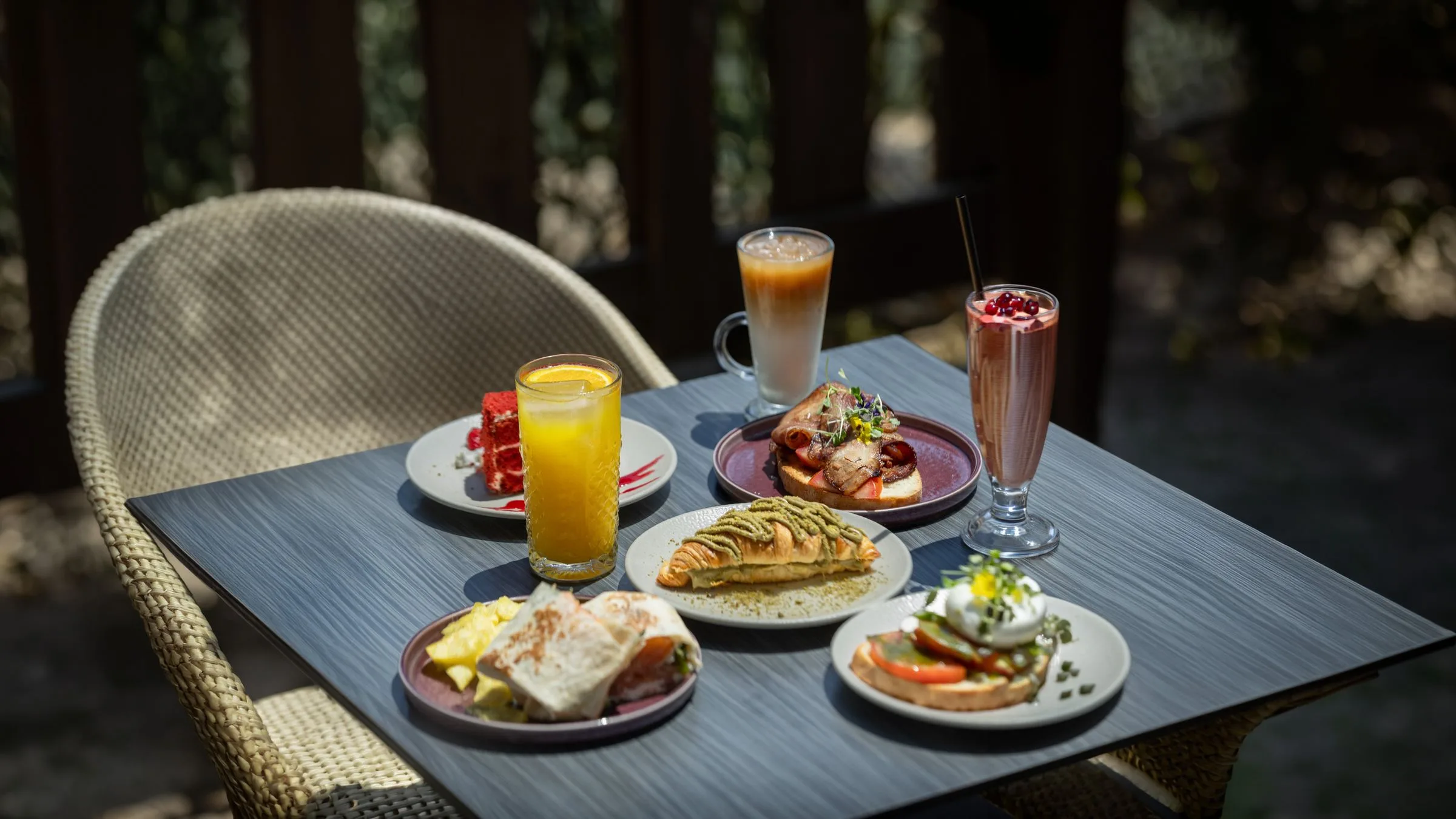 Brunch on the Breeze terrace in Puerto Banús